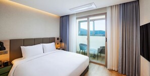 Deluxe Δίκλινο Δωμάτιο (Double), Θέα στην Πόλη | Χρηματοκιβώτιο στο δωμάτιο, κουρτίνες συσκότισης, δωρεάν Wi-Fi 