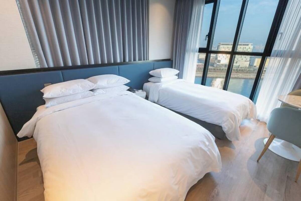 In-room safe, blackout drapes, free WiFi, wheelchair access