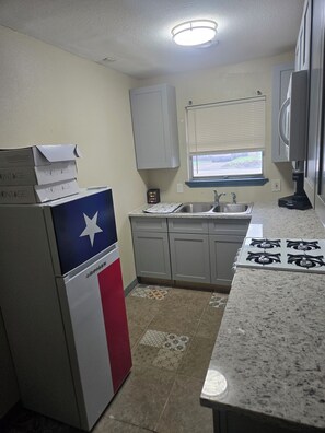 Fridge, microwave, oven, stovetop - FIFI Retreat near Reliant Stadium
2/1 perfect location, perfect stay. (Houston)
