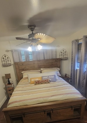 2 chambres, fer et planche à repasser, Wi-Fi, draps fournis
