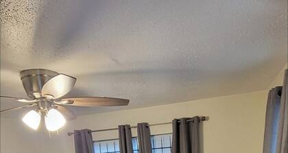 Cozy 2 bedroom nook near Texas Medical Center, U of H, & Downtown Houston