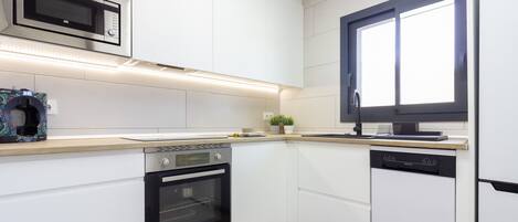 Fridge, microwave, oven, stovetop