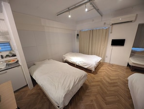 1 quarto, escrivaninha, Wi-Fi de cortesia, roupa de cama