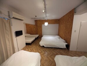 1 bedroom, desk, free WiFi, bed sheets