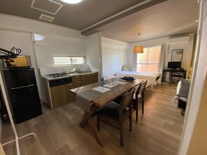 1 bedroom, desk, free WiFi, bed sheets