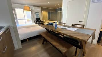 1 多间卧室、办公桌、免费 WiFi、床单