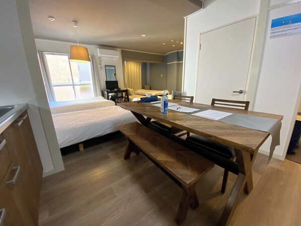 1 bedroom, desk, free WiFi, bed sheets