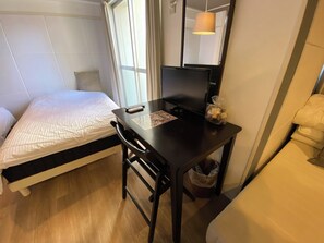 1 bedroom, desk, free WiFi, bed sheets