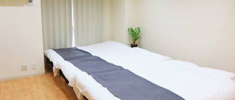 1 soverom, skrivebord, wi-fi (inkludert) og sengetøy