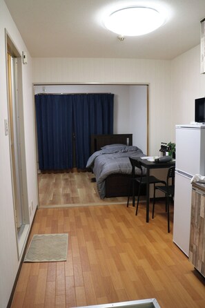 1 bedroom, desk, free WiFi, bed sheets - Room 302 1 minute walk from Abiko Station on the / Osaka Ōsaka (Osaka)
