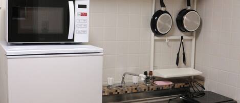 冰箱、微波炉、炉灶、电热水壶