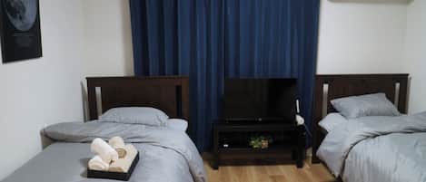 1 bedroom, desk, free WiFi, bed sheets