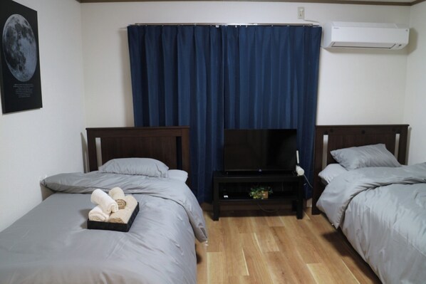 1 bedroom, desk, free WiFi, bed sheets