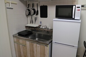 Fridge, microwave, stovetop, cookware/dishes/utensils