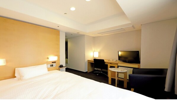 1 dormitori, escriptori, planxa i posts de planxar i wifi gratuïta 