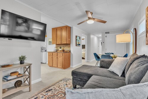 Cozy 2BR Near Lakes & Florida Southern – Private Outdoor BBQ Space in Historic Lakeland