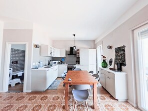 Microondas, horno, parrilla de estufa y lavavajillas