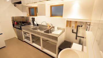 Fridge, microwave, stovetop, cookware/dishes/utensils