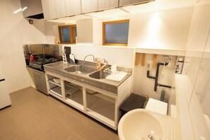 Fridge, microwave, stovetop, cookware/dishes/utensils