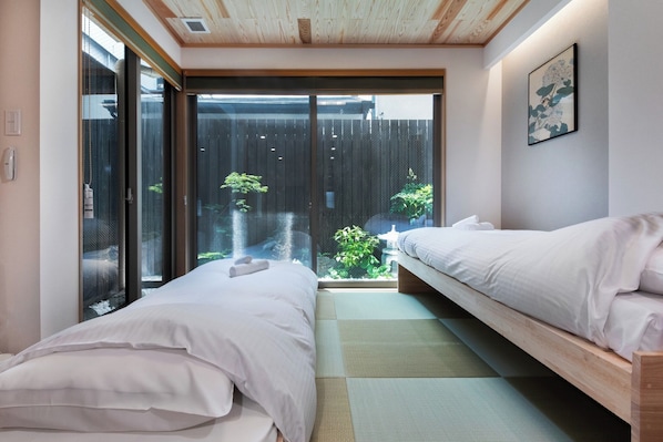 4 bedrooms, iron/ironing board, free WiFi, bed sheets