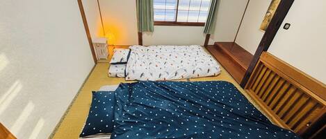 2 bedrooms, desk, iron/ironing board, free WiFi