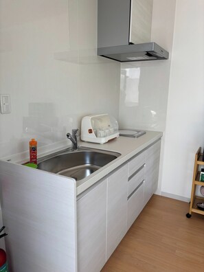 Kjøleskap og mikrobølgeovn