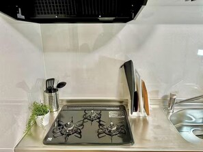Fridge, microwave, stovetop, cookware/dishes/utensils - New opening special price Self checkin availabl / Osaka City Ōsaka (Osaka City)