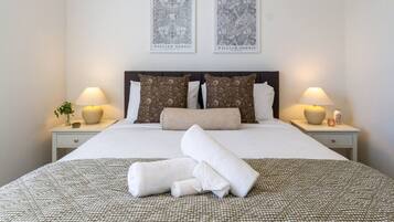 3 dormitorios, tabla de planchar con plancha, wifi gratis y ropa de cama