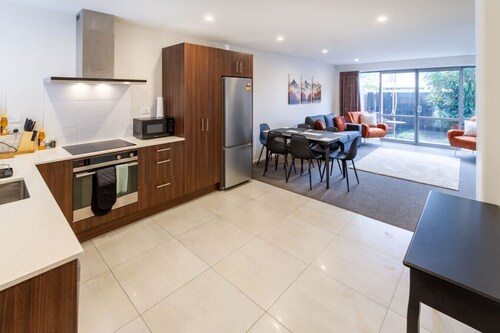 3bed with Garage Minutes from the Action and Sleeps 8