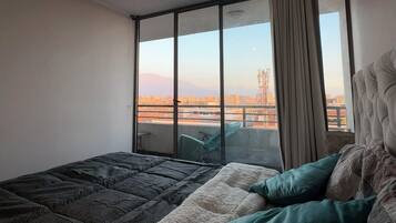 1 dormitorio, tabla de planchar con plancha, wifi y ropa de cama