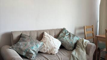 Una Smart TV, libros