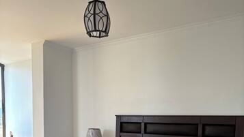 1 habitación, tabla de planchar con plancha, wifi y ropa de cama