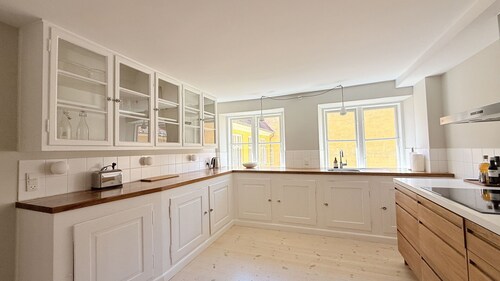 City Apartment in Copenhagen with 4 bedrooms sleeps 6