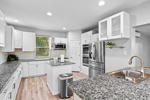 Fridge, microwave, oven, stovetop - Family Getaway 4BR w/ Game Loft & Fire Pit (Lilburn)
