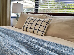 3 bedrooms, desk, iron/ironing board, travel crib
