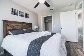 3 habitaciones, tabla de planchar con plancha, wifi y ropa de cama 