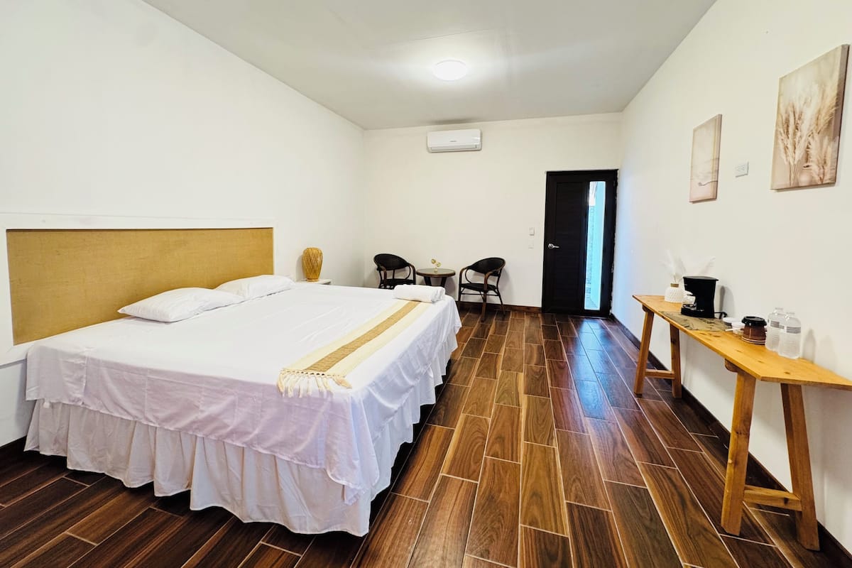 Suite, Sea View