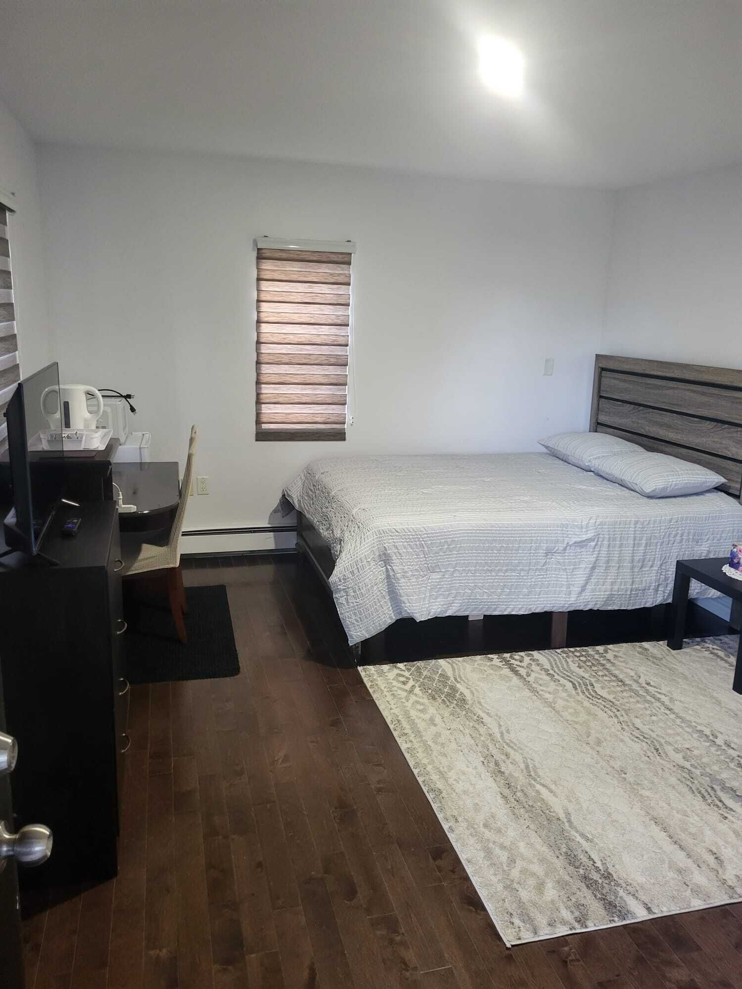 1 chambre, fer et planche à repasser, draps fournis