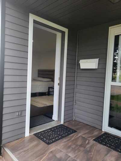 Enjoy PEI , Water front friendly studio