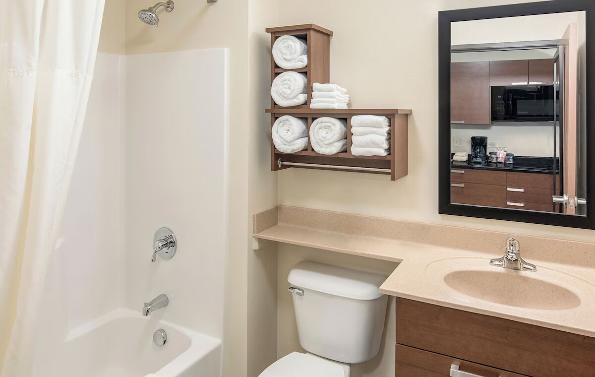 Comfortable Unit W/ In-room Kitchen Near Scheels Arena - Fargo, ND