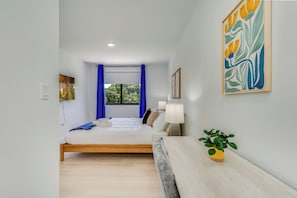 3 bedrooms, desk, iron/ironing board, free WiFi