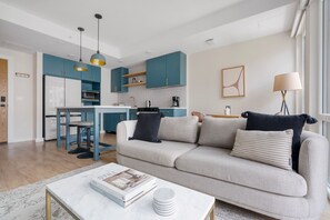 TV, stereo - Blueground | Columbia Heights, pool, nr Meridian Hill Park (Washington, D.C.)