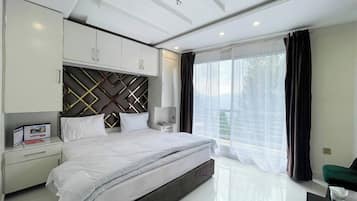 Superior Apartment, Valley View | Desk, free WiFi