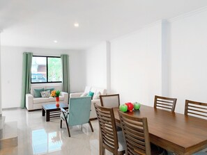 Dining - Family house close to CC DORADO residential area (Guayaquil)