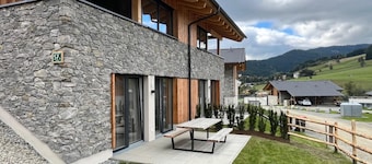 Lovely ski in-ski out lodge with infrared sauna