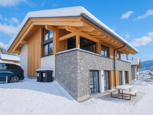 Lovely ski in-ski out lodge with infrared sauna