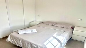 1 chambre, fer et planche à repasser, accès Internet, draps fournis
