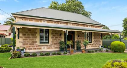 "GraciaDeDios" Beautifully renovated 1910 Cottage