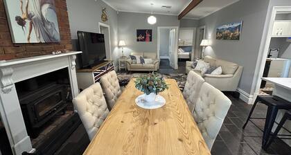 "GraciaDeDios" Beautifully renovated 1910 Cottage