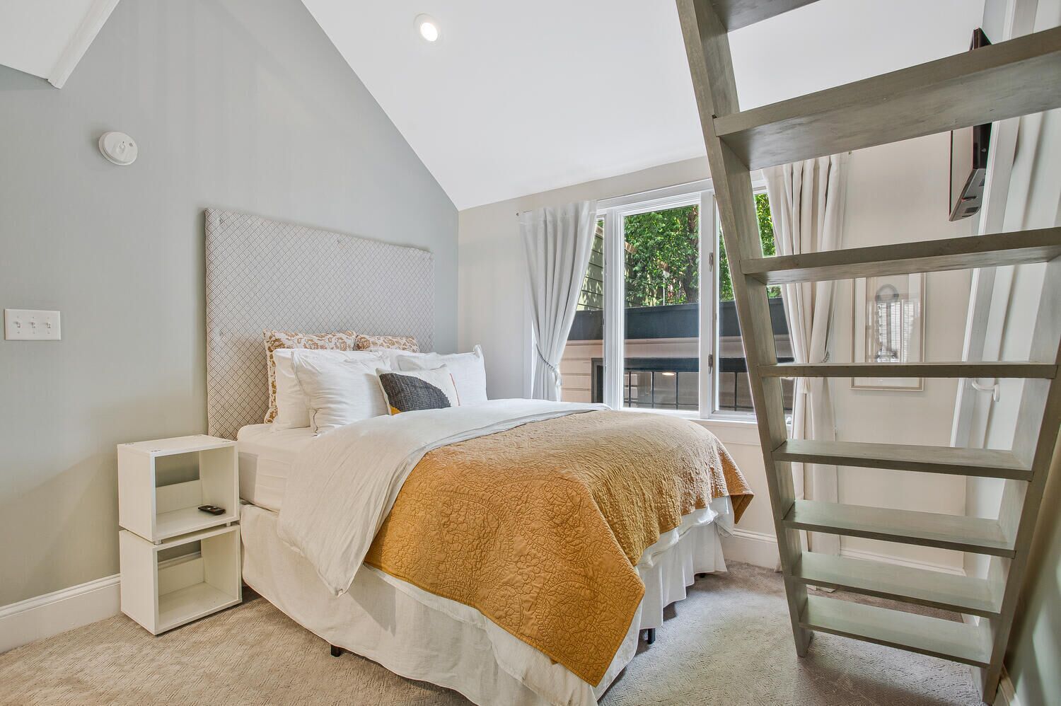 2 bedrooms, iron/ironing board, travel cot, WiFi
